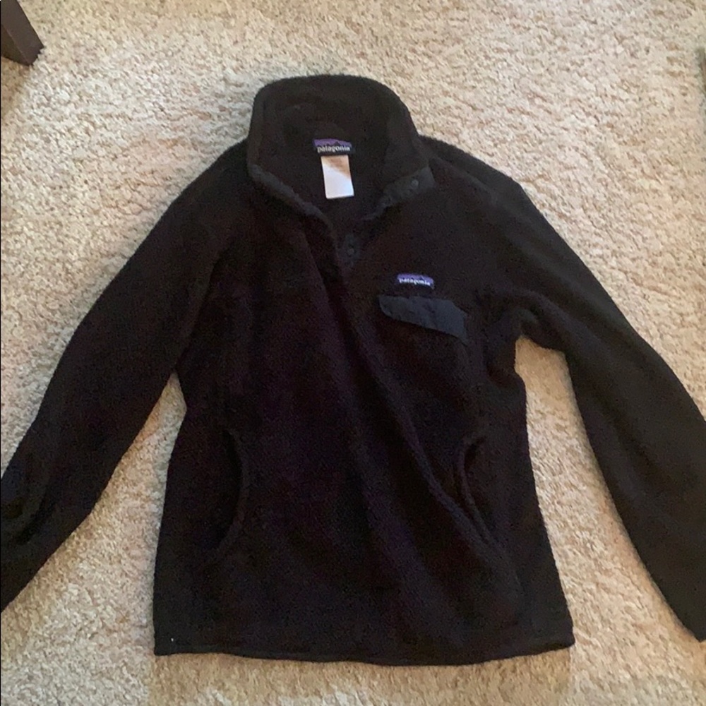 A black fleece Patagonia